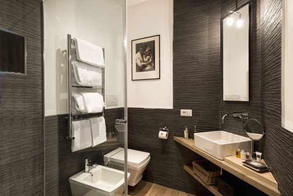 THE INDEPENDENT SUITES #11